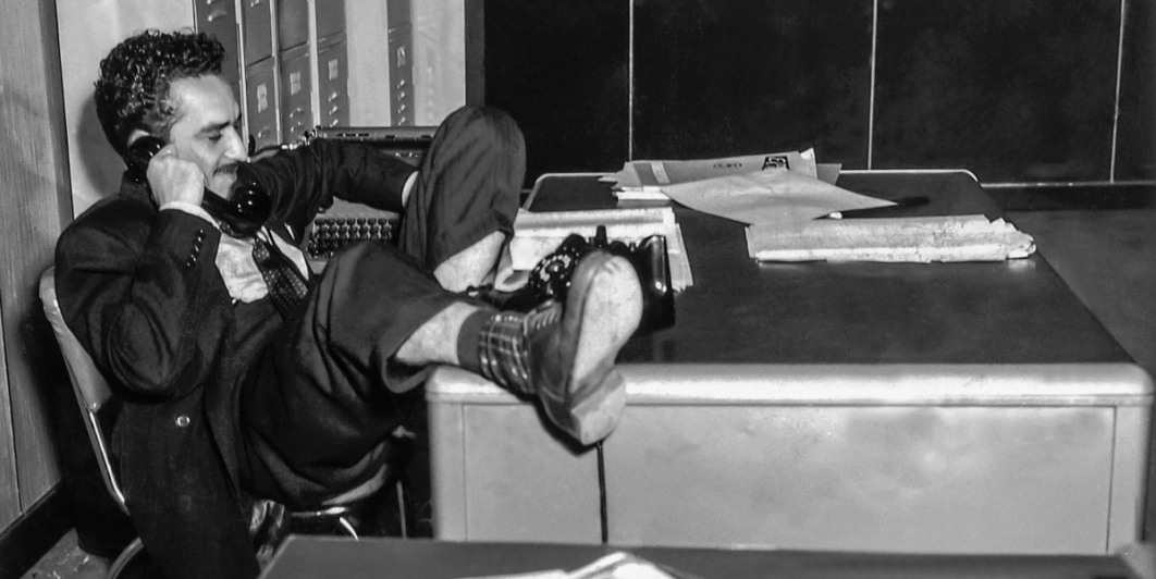 Gabo en la sala de redacción de El Espectador (1954). -Foto: Archivo El Espectador.