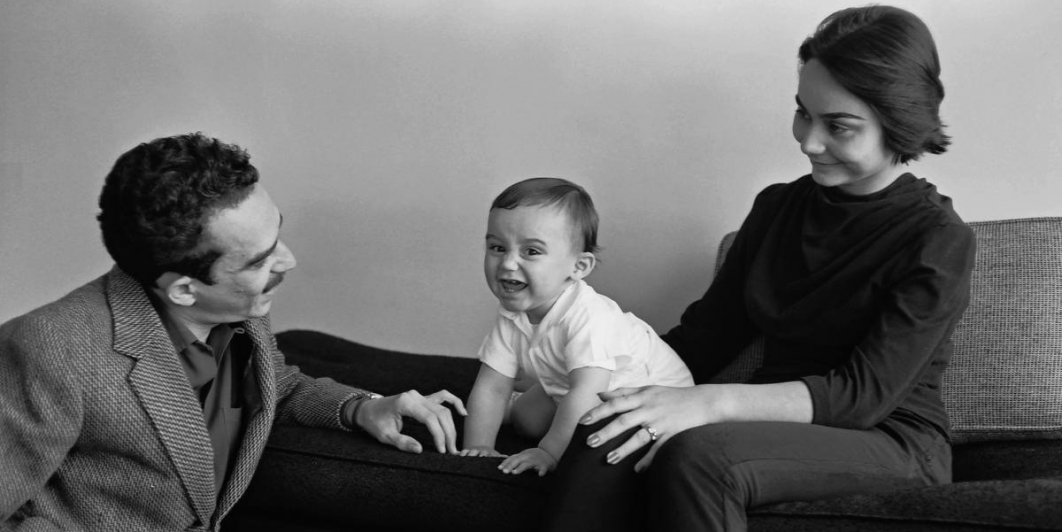 Gabo con Mercedes y su hijo Rodrigo (1960) -Foto: Hernán Díaz
