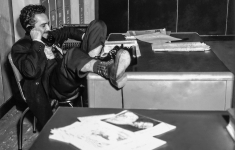 Gabo en la sala de redacción de El Espectador (1954). -Foto: Archivo El Espectador.
